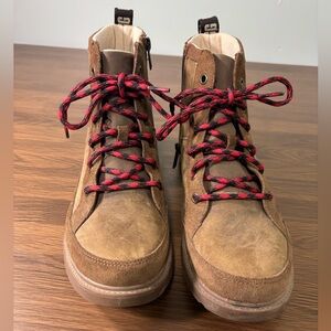 UGG Boy’s Tan Lace Up Boots Size Big 6